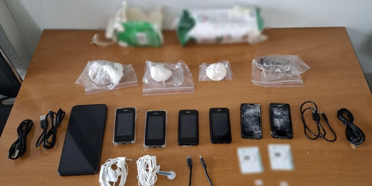 «Λαβράκια» από το «ντου» στις φυλακές Τρικάλων – Βρέθηκαν από ναρκωτικά μέχρι αυτοσχέδιο μαχαίρι – ΦΩΤΟ