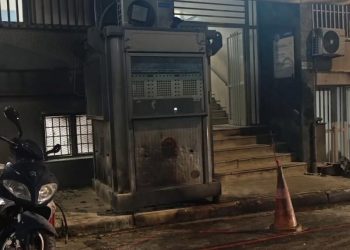 ΑΤ Κυψέλης: Άφαντοι οι δράστες μετά την καταδρομική επίθεση με μολότοφ – BINTEO