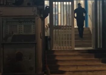 Καταδρομική επίθεση με μολότοφ στο Αστυνομικό Τμήμα Κυψέλης – Ελεύθεροι οι 14 προσαχθέντες – ΒΙΝΤΕΟ