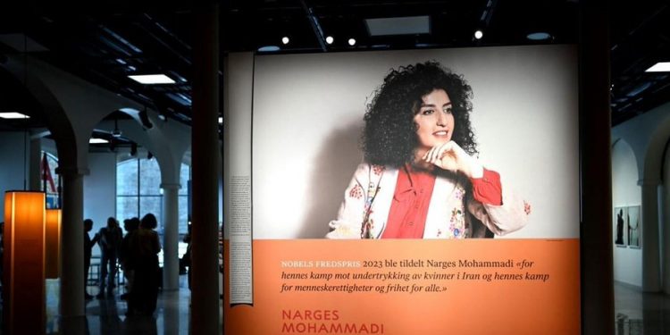 Ιράν: Συνελήφθη η βραβευμένη με Νόμπελ Ειρήνης Ναργκίς Μοχαμαντί