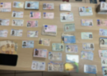 Ομόνοια: Αποθήκη με εκατοντάδες κλεμμένα διαβατήρια και ταυτότητες – ΦΩΤΟ