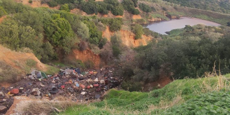 Χαλκιδική: Τεράστια περιβαλλοντική ρύπανση, έριχναν βοθρολύματα σε ορεινή περιοχή – ΦΩΤΟ