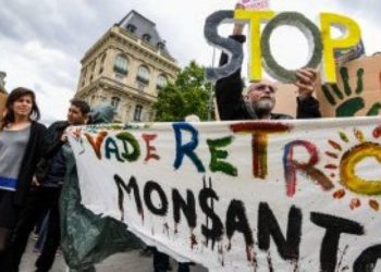 Ακτιβιστές διαδήλωσαν έξω από την έδρα της Monsanto