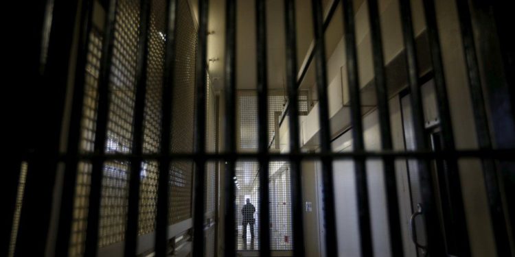 32 νεκροί έπειτα από εξέγερση μελών του ΙΚ σε φυλακή