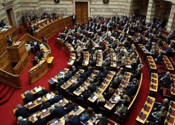 Ξεκίνησε με ομιλίες βουλευτών η συζήτηση για τη παροχή ψήφου εμπιστοσύνης στην κυβέρνηση