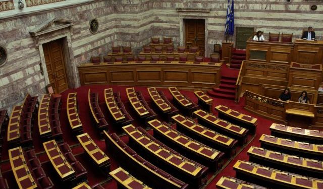 Βουλή: Οι αγνοούμενοι μετανάστες στο επίκεντρο συζήτησης με τη Διεθνή Επιτροπή Ερυθρού Σταυρού