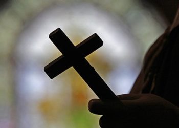 Σοκ στην Πολωνία με ντοκιμαντέρ που παρουσιάζει τις μαρτυρίες θυμάτων σεξουαλικής κακοποίησης από ιερείς