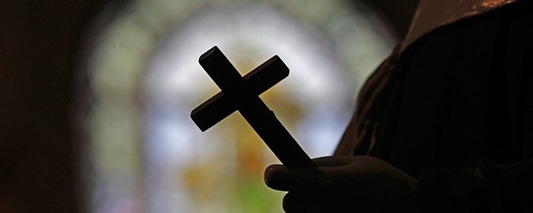 Σοκ στην Πολωνία με ντοκιμαντέρ που παρουσιάζει τις μαρτυρίες θυμάτων σεξουαλικής κακοποίησης από ιερείς