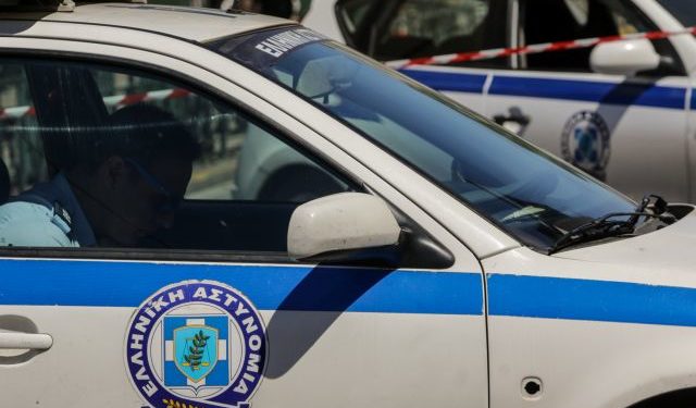 Στον εισαγγελέα Θηβών οι τρεις συλληφθέντες που κατηγορούνται για την αρπαγή και ανθρωποκτονία ομοεθνή τους