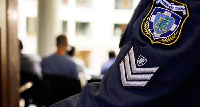 Τρεις ιδιώτες και ένας αστυνομικός συνελήφθησαν σε υπόθεση διακίνησης ναρκωτικών ουσιών