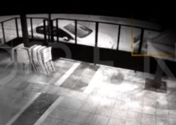 Παραδόθηκε ο οδηγός του τραυμάτισε σοβαρά και εγκατέλειψε 18χρονη στην Καλλιθέα