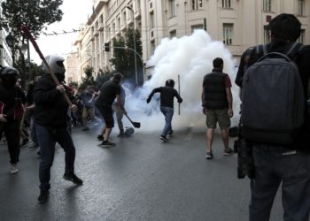 Ένταση σε πορεία στο κέντρο της Αθήνας