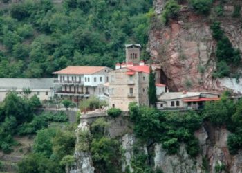 Στα χέρια της αστυνομίας ο διαρρήκτης που έκλεψε τάματα στο Μοναστήρι της Προυσιώτισσας στην Ευρυτανία