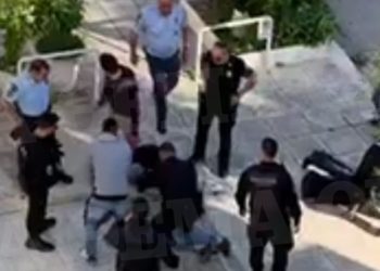 Ο φερόμενος ως δράστης της ανθρωποκτονίας της αδελφής του στο Π. Φάληρο υποστηρίζει ότι δεν γνωρίζει τίποτα