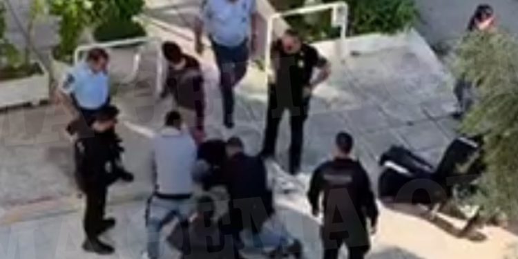 Ο φερόμενος ως δράστης της ανθρωποκτονίας της αδελφής του στο Π. Φάληρο υποστηρίζει ότι δεν γνωρίζει τίποτα