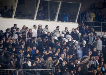 Εξυγίανση με «αναβάθμιση» των χούλιγκαν σε VIP – Έξω η Αστυνομία απ’ αυτήν την παρωδία