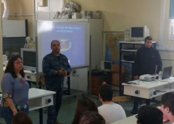 Διάλεξη στελεχών της Πολεμικής Αεροπορίας στους μαθητές του 1ου γυμνασίου Νίκαιας