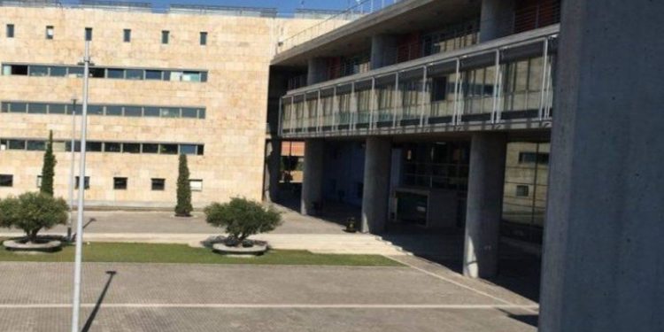 Συνθήματα υπέρ του Δ. Κουφοντίνα στο δημαρχείο της Θεσσαλονίκης