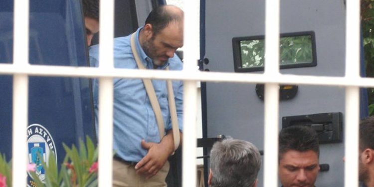 Χολιγουντιανή μεταγωγή Παλαιοκώστα στο νοσοκομείο του Ρίου