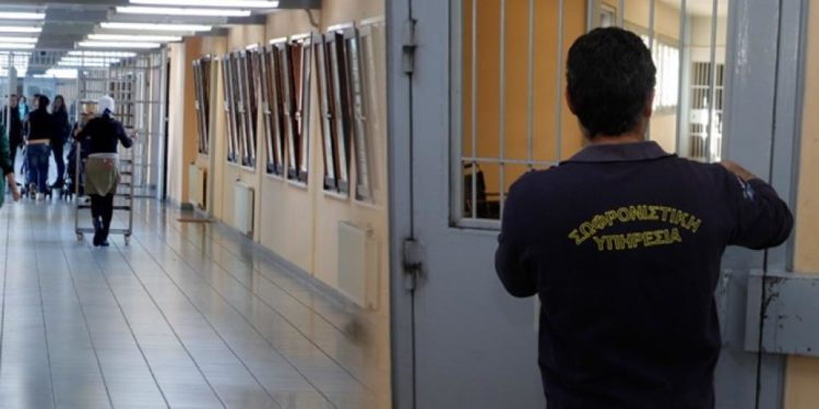 Δύο έγκλειστοι φυλακών επιχείρησαν να μεταφέρουν ποσότητες ναρκωτικών με την μέθοδο της κατάποσης
