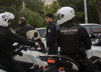 Σύλληψη διακινητή που κρατούσε φυλακισμένη 33χρονη πρόσφυγα και τη βίαζε