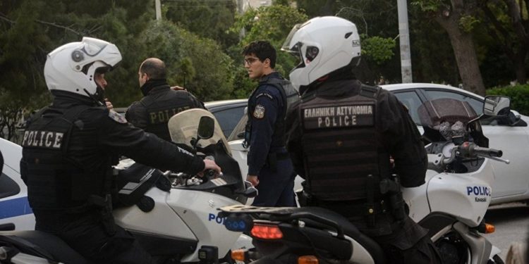 Σύλληψη διακινητή που κρατούσε φυλακισμένη 33χρονη πρόσφυγα και τη βίαζε