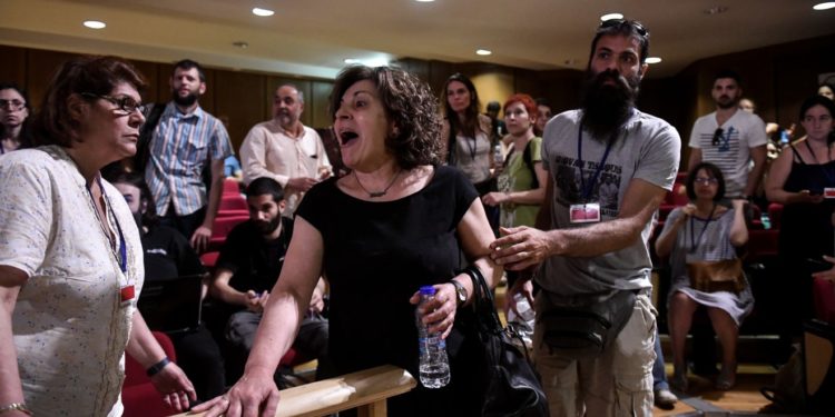 Δίκη Χρυσής Αυγής: Βγήκαν τα «μαχαίρια» μεταξύ των κατηγορουμένων