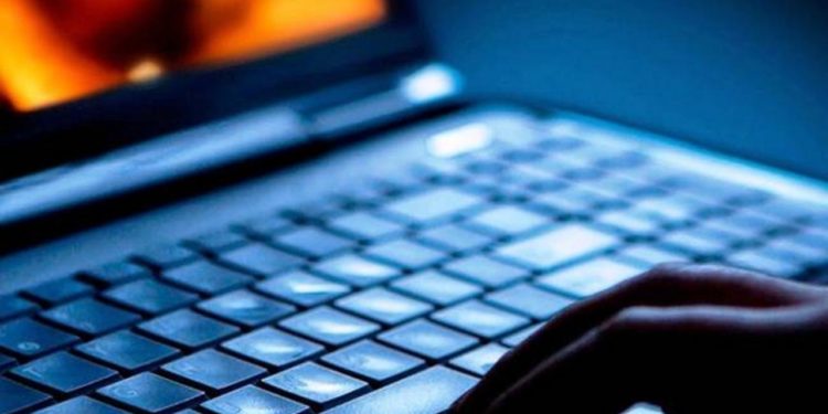 Στον ανακριτή απολογήθηκε 18χρονη που κατηγορείται για πορνογραφία ανηλίκων μέσω Διαδικτύου