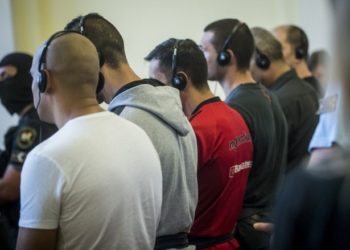 Ουγγαρία: Ισόβια στους 4 διακινητές που άφησαν 71 μετανάστες να πεθάνουν από ασφυξία μέσα σε φορτηγό