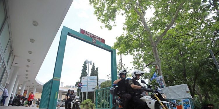 Στην εισαγγελέα ποινικής δίωξης οδηγούνται οι συλληφθέντες για την επεισοδιακή ληστεία στο ΑΧΕΠΑ