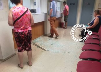 «Γυαλιά – καρφιά» τα έκανε εξαγριωμένος άνδρας στο ΙΚΑ Τούμπας (ΒΙΝΤΕΟ)