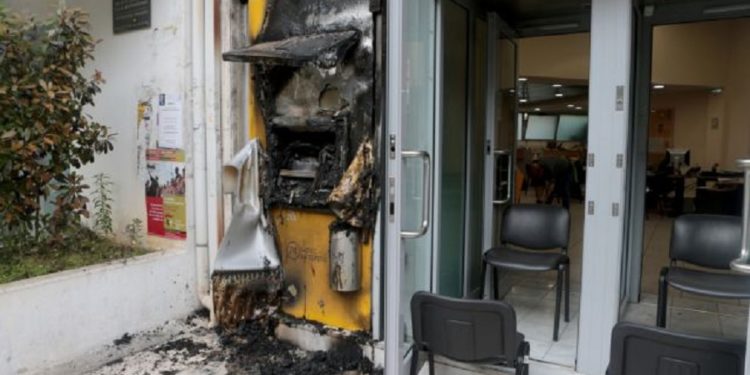 Ανατίναξαν ΑΤΜ στην Ηλιούπολη