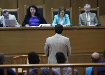 Δίκη ΧΑ: «Με απείλησαν ότι θα με σκοτώσουν αν δεν καταθέσω αυτά που θέλουν»