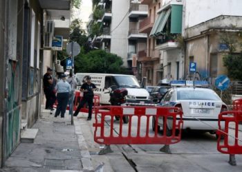Βίντεο-σοκ! Η 59χρονη σέρνει τη νεκρή μάνα της στο δρόμο