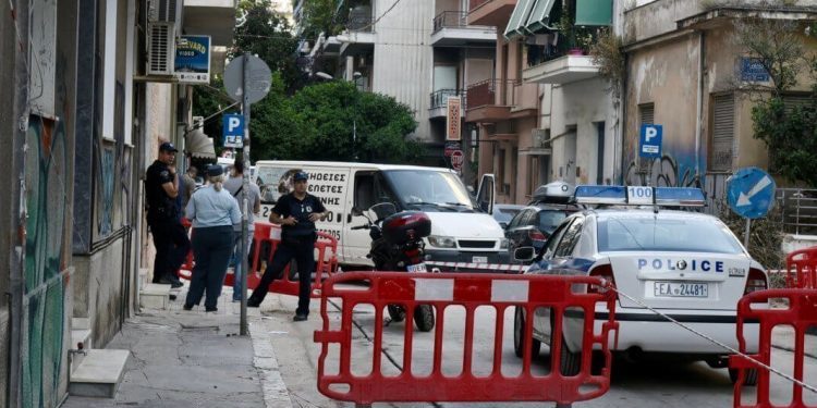 Βίντεο-σοκ! Η 59χρονη σέρνει τη νεκρή μάνα της στο δρόμο