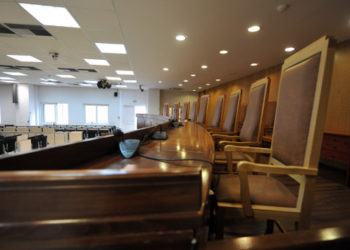 Αθώοι οι κατηγορούμενοι για τα αντισταθμιστικά των Σινούκ – Το δικαστήριο υιοθέτησε την εισαγγελική πρόταση