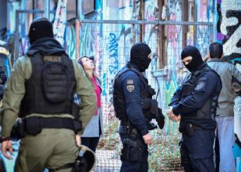 Εξάρχεια: «Χειροπέδες» σε πέντε άτομα για ναρκωτικά