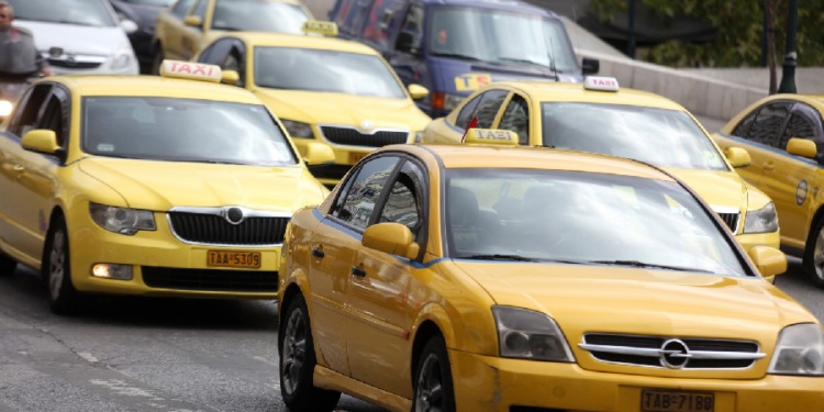 Στη φάκα (μετά από καταγγελία) ταξιτζής που «πείραζε» το ταξίμετρο