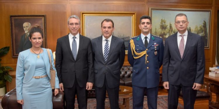 Συνάντηση ΥΕΘΑ με τον πρέσβη της Τουρκίας