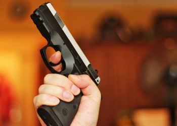 Χανιά: Υλικές ζημιές σε τζαμαρία ξενοδοχείου από άσκοπους πυροβολισμούς