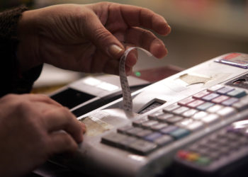 Εντατικοί φορολογικοί έλεγχοι στις τουριστικές περιοχές από κλιμάκια της ΑΑΔΕ