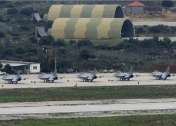 Ο αρχηγός ΓΕΑ στην αεροπορική βάση Αράξου και ο αρχηγός ΤΑ στην αεροπορική βάση Σούδας