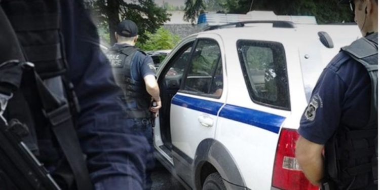 Σε εξέλιξη επιχείρηση της Δίωξης Ναρκωτικών στο Μενίδι – Έχουν γίνει δύο συλλήψεις και έχει βρεθεί σημαντική ποσότητα ηρωίνης