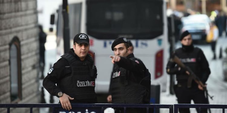 Τουρκία: Οι αρχές διέταξαν τη σύλληψη 176 στρατιωτικών