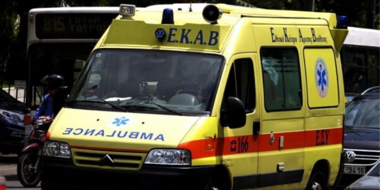 Γλυφάδα: Τροχαίο με εγκλωβισμό στην παραλιακή