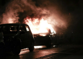 Τρεις εμπρησμοί αυτοκινήτων τα ξημερώματα σε Ασπρόπυργο και Άλιμο   