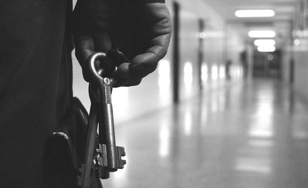 Απίστευτο: Μόνιμες κάμερες με χειριστές γυναίκες στα κελιά των φυλακών – Καταδίκη από το ΕΔΔΑ