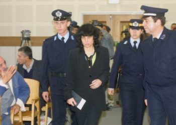 1997: Σκότωσε τον επίγειο θεό της