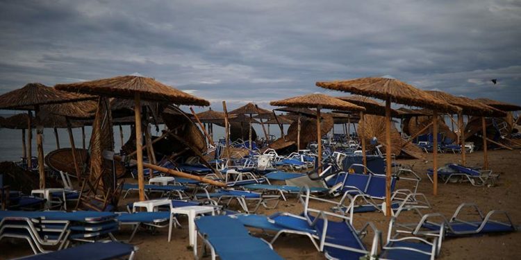 Χαλκιδική: Η μανία της φύσης και ο πανικός που επικράτησε σε ερασιτεχνικό βίντεο του BBC