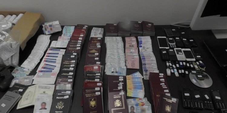 Εργαστήριο πλαστών εγγράφων στην Ηλιούπολη